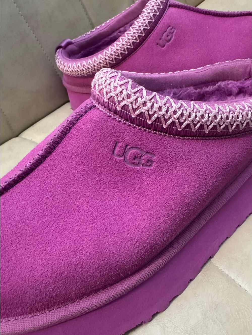 UGG Women’s Tazz in color Purple Ruby Size 10US - Picture 8 of 11